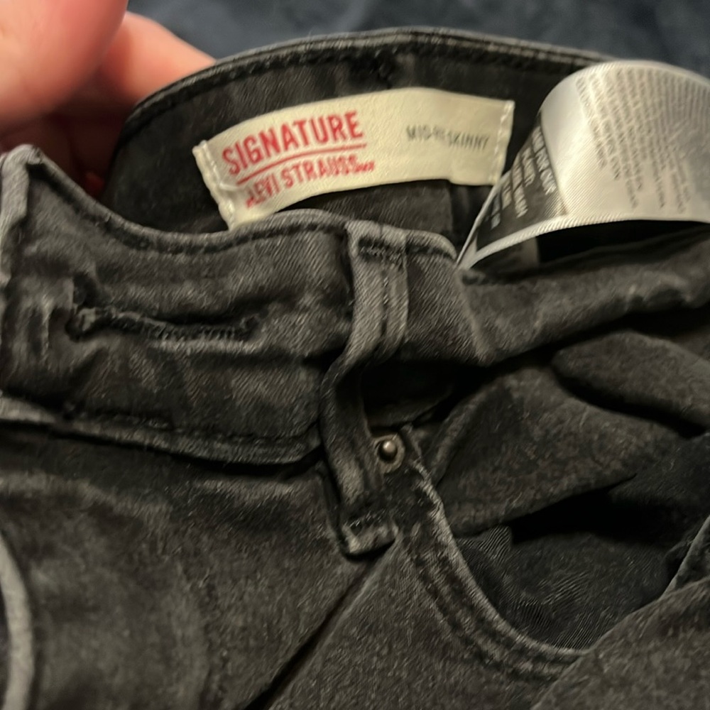 Women’s Levi midrise skinny jeans